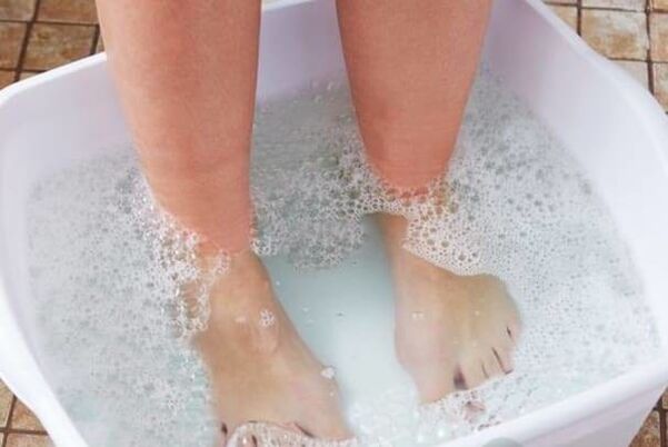 Treatment of nail fungi with folk treatment